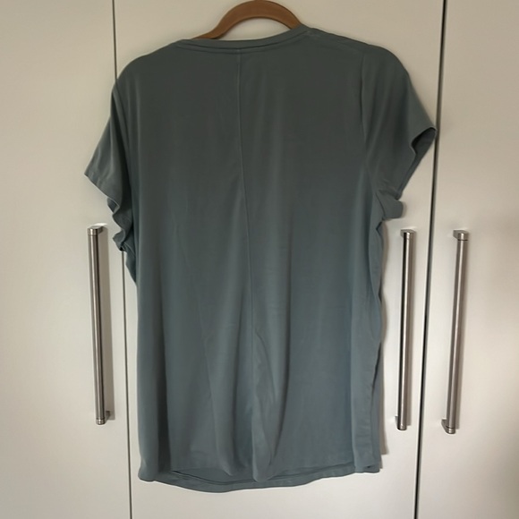 Athleta green tshirt size large - Picture 4 of 6